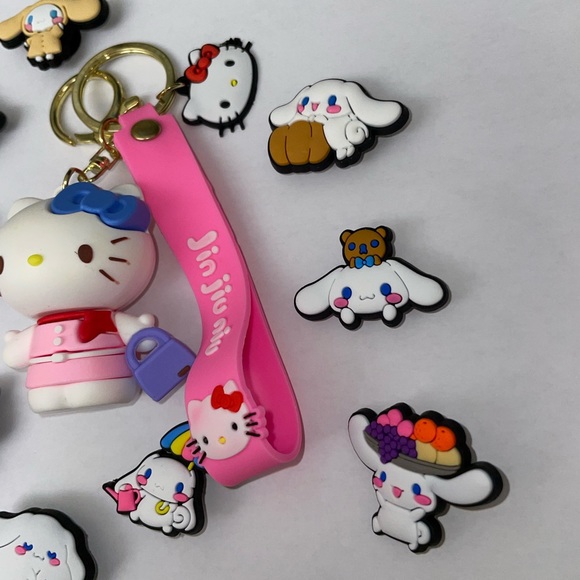 Cinnamoroll & Hello Kitty Croc charms & Keychain - Picture 3 of 4